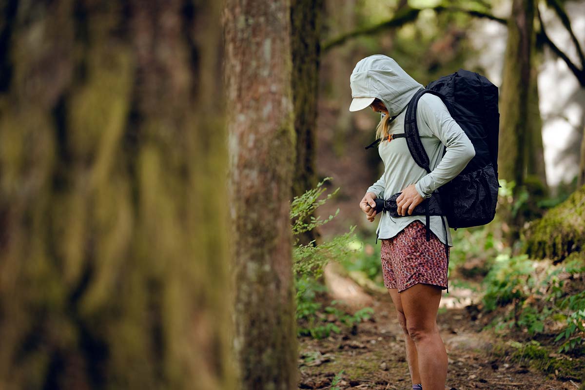 REI Co-op Sahara Shade sun hoody (hiking in forest 3)